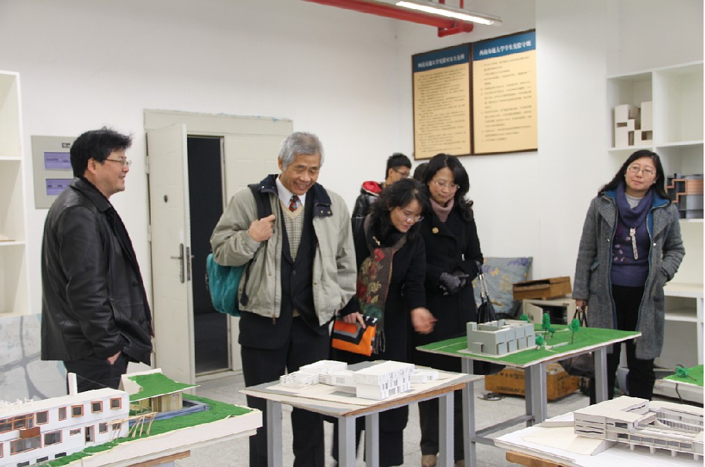院领导陪同Paul Hsu教授参观景观模型室